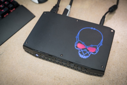 اینتل NUC8i7HVK